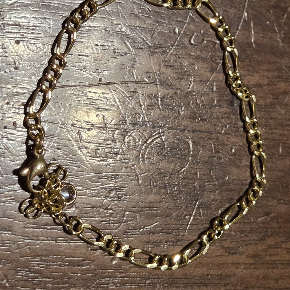 Figaro Gold Plated Bracelet Fits 6 To 9 Inches. New Without Tags
